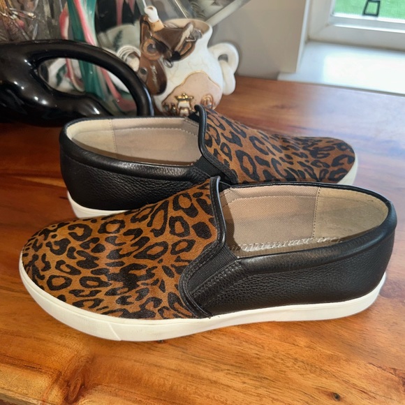 Naturalizer leopard leather shoe size 8 wide - Picture 3 of 4